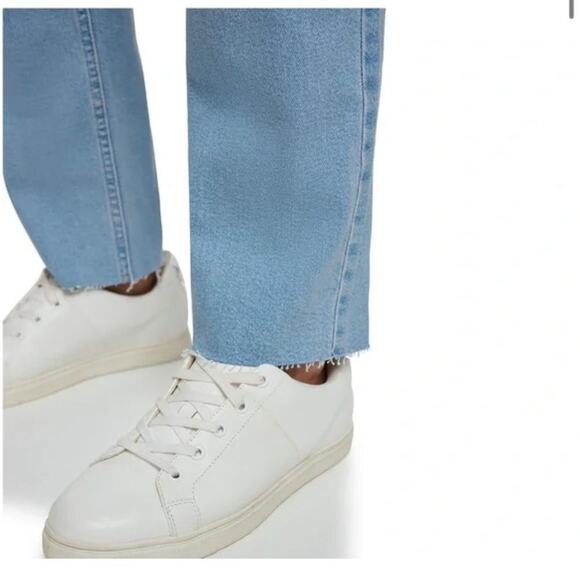 Calvin Klein Ladies Straight Hi Rise Light Wash Jeans, Size 10, New with Tag - Picture 4 of 7